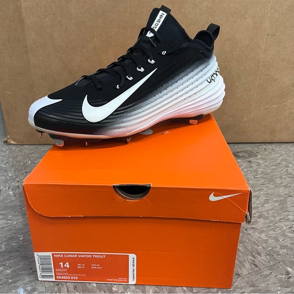 Nike Baseball Cleats - Picture 1 of 5